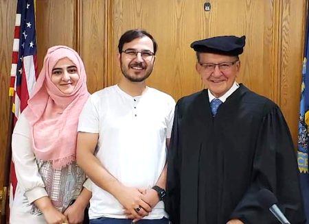 Judge Frank Caprio<3 receives a special gift from #Peshawar, the traditional Pakol <3
(Superiority of Humanity has a great taste of unity)