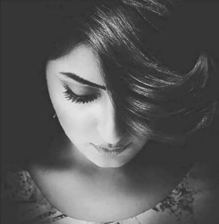 خاک اڑتی ہے رات بھر مجھ میں 
کوئی پھرتا ہے در بدر مجھ میں 
مجھ کو مجھ میں ہی جگہ نہیں ملتی
تو ہے موجود اس قدر مجھ میں !!!!!