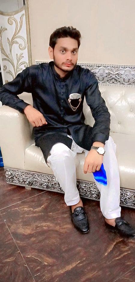 پھر یوں ہوا اس نے میرا ہاتھ چھوڑ دیا 🍂
اسے لگا کچے مکاں میں عیش و آرام کہاں🌺