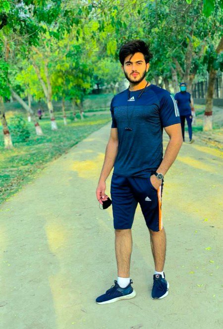 چہرہ دیکھنے سے نا جان پاؤ گے حقیقت میری 🔥    کہیں پتھر ، کہیں موتی ، کہیں آئینہ ہوں میں ☺