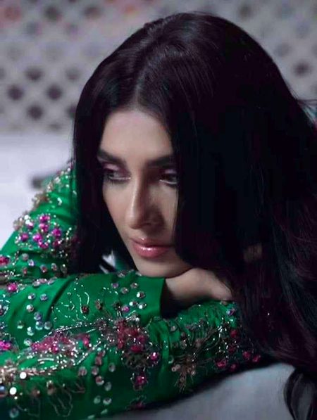 میں قَلب میں تیرے کسی ویْران جگہ پر..
مَقبُوض ہوں لیکن تُجھے معلوم نہیں۔۔۔💔Unzii🥀