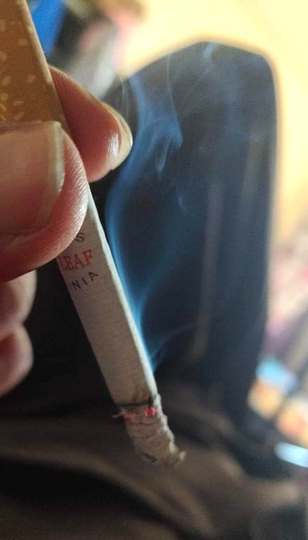 Subahh ka aaghaaz hota gold leaf k kassh se✌️🚬