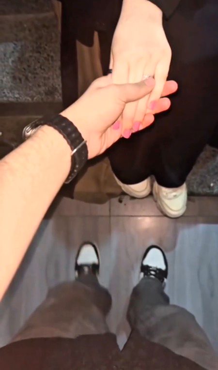 "تم سے محبت کرنا سانس لینے جیسا ہے — یہ میں بنا سوچے کرتا ہوں".❤👀🤌🏻🥰