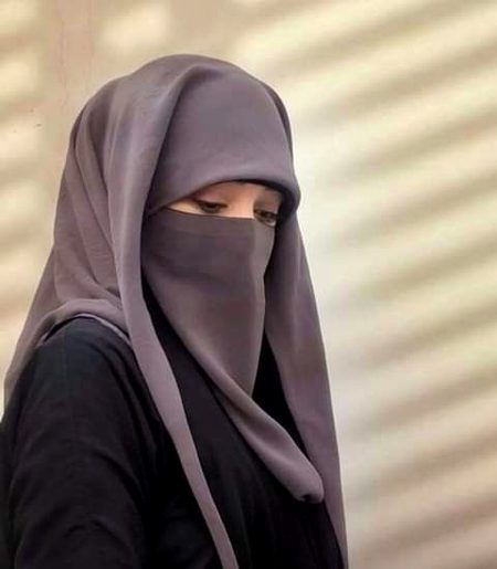 کوئی صلح کرا دے زندگی کی الجھنوں سے...!
بڑی طلب ہے مجھے بھی مسکرانے کی...!