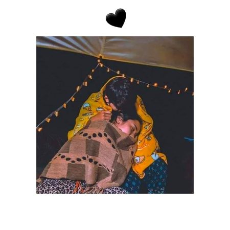 ہوتی ہوگی میرے بوسےکی طلب میں پاگل
جب بھی زلفوں میں کوئی پھول سجاتی ہوگی💯🔥
🔥🥀💔