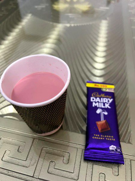 چائے کی بھاپ میں
دل کی الجھنیں آہستہ آہستہ تحلیل ہو جاتی ہیں۔❤️☕