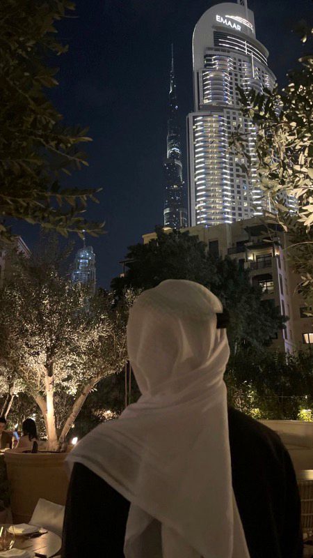 سنة مرت...على فراقك على صوتك...واشواقك غريب كيف الزمن يرحل
واحلام العمر تذبل
سنة مرَّت.. "
ذكرى رحيل مهندس الكلمة اللّٰه يرحمه ويغفرله