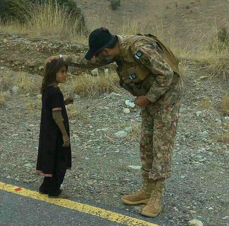 Sar parasti se b insan ko husla milta hy💞
Zakhmo pe marham lgana har ksi pe bas mein kaha💞
janbaz poet Srk🇵🇰⚔️💯🔥