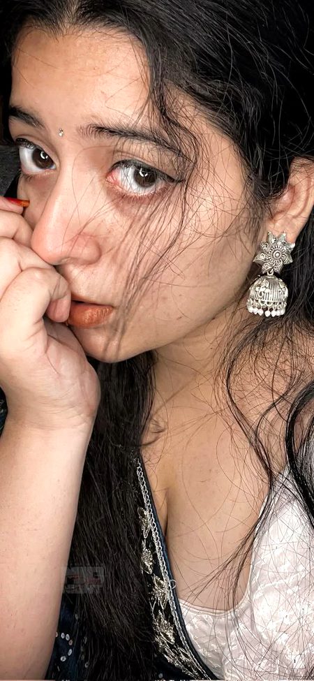 کبھی کبھی میں یہ آنکھیں عمل میں لاتا ہوں..
زیادہ تر مجھے چُھو کر دکھائی دیتا ہے💔Unzii🥀