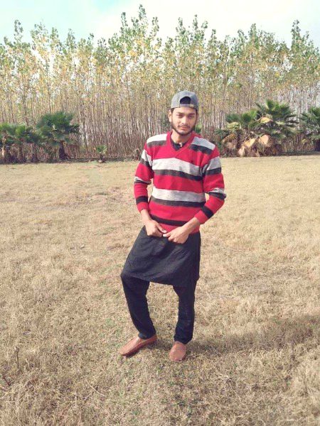 جس  شخص   کی   غلطی,  غلطی نہ   لگے.!! 
کتابِ عشق کی تفسیر میں اسے محبوب کہتے ہیں.!!