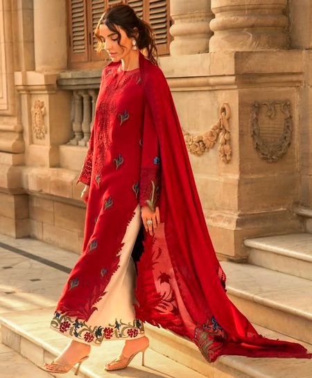 تیرے پیچھے ہے کوئی جو یاد کرتا ہو تجھے.
 اے مری ہم جستجو، اے ہم قدم، خالی جگہUnzii💔🥀