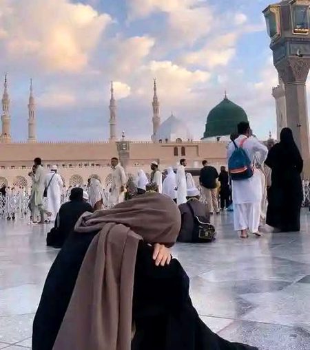 🍁🍂
 يا الله.🤲 ہمیں مانگنے کا سلیقہ نہیں آتا
 پھر بھی ہر روز ہاتھ پھیلائ اس یقین کے ساتھ تجھ سے مانگتے ہیں کہ تیرے سوا ہماری دعاوں کو قبول کرنے والا اور کوئی نہیں 
 یا اللہ ہماری ٹوٹی پھوٹی دعاوں کو نہ دیکھ ہمارا تجھ پر جو کامل یقین ہے.
 اس یقین کے ساتھ ہماری دعاوں کو قبول فرما آمین ثم آمین 
 السلام علیکم ورحمتہ اللہ وبرکاتہ صبح بخیر
 🦋🌹