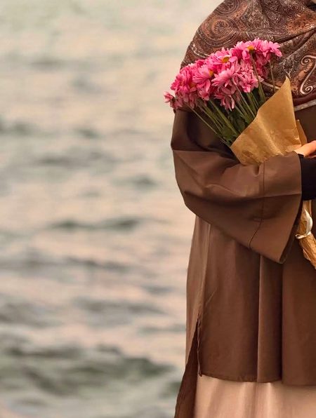 ہمارا خود پہ گزارا نہیں ہے مدت سے
ہمارے ساتھ کسی کا گزارا کیا ہو گا.. 🫠