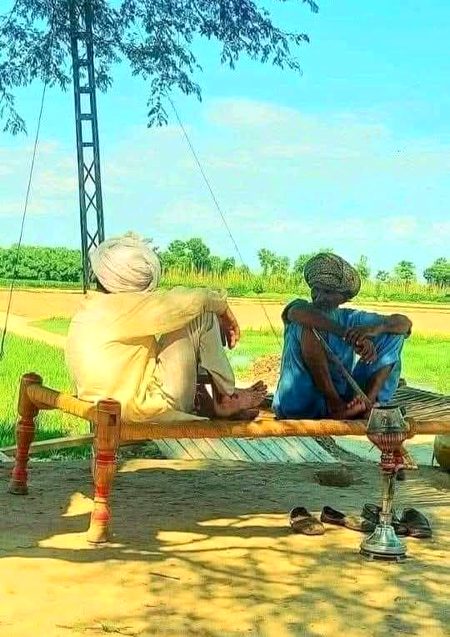 آج سے ڈیڑھ صدی پہلے کون امیر تھا، کون خوش تھا  کون طاقتور تھا، ظالم تھا یا زہین تھا 
کوئی نہیں جانتا 
کوئی جاننا چاہے گا بھی نہیں 
آج بھی جو امیر و کبیر ہے اسے سو سال بعد کوئی نہیں جانے گا 
کیا اس کا مطلب زندگی بے مقصد Pointless ہے 
نہیں 
ایسا نہیں 
ہم یہاں ہیں خوش رہیں، کسی کو جج نہ کریں، زندگی گزاریں 
اور ہاں 
یہ یاد رکھیں 
ہم بھی بھلا دیے جائیں گے 
💔