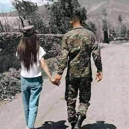 تم آٹا گونتی رہنا 
میں تمہارے چہرے سے  زلفیں ہٹاتا رہوں گا
😍