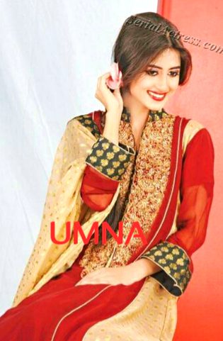 (***)un k hony sy hai chehry par muskoraahat meri khushi meri hansi meri jab pas ho ty hain wo to Sara jahan apna Lagta hai(***)