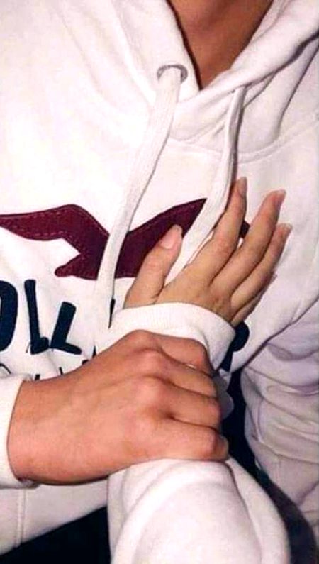 آپ کی ہی ذات سے تو ہیں وابستہ یہ رونقیں
ہم ہوۓ پھر کہاں کے اگر ہم میں آپ ہی نہ ہوں🔥 Mahii 💔