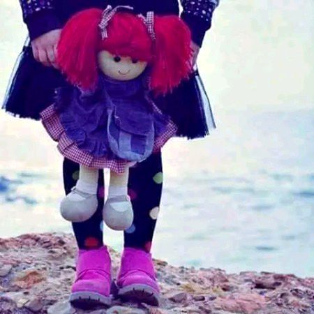 زندگی ہم نے کیے تجھ سے گزارے جیسے
ڈھونڈ پائے تو کبھی ڈھونڈ ہمارے جیسے
کرچیاں چنتے ہوئے عمر گزر جاتی ہے...
 کوئی دیکھے تو سہی خواب ہمارے جیسے...🌚