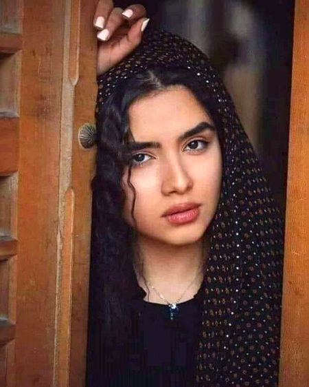 ﺗﻮ ﺍﭘﻨﮯ ﺁﭖ ﮐﻮ ﻣﯿﺮﺍ ﺳﮑﻮﻥ ﺭﮨﻨﮯ ﺩﮮ
ﺩﮐﮭﻮﮞ ﮐﮯ ﻭﺍﺳﻄﮯ ﺳﺎﺭﺍ ﺟﮩﺎﻥ ﮐﺎﻓﯽ ﮨﮯ