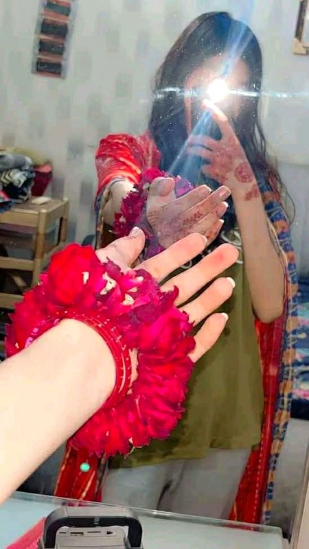 مجھ سے اپنے بال سنبھالے نئیں جاتے اور 🔪🔪🙂🙃😌
نانی کی بیٹی کہتی ہیں کہ تجھے گھر وی سنبھالنا ہے کسی کا 🔪🔪🤧🙄