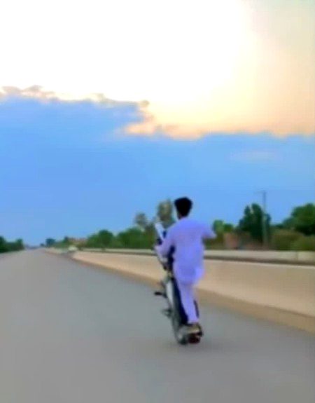 today doston k sat masti me ny chor di one wheeling Par aj doston k kahny oy masti 😉 kr li