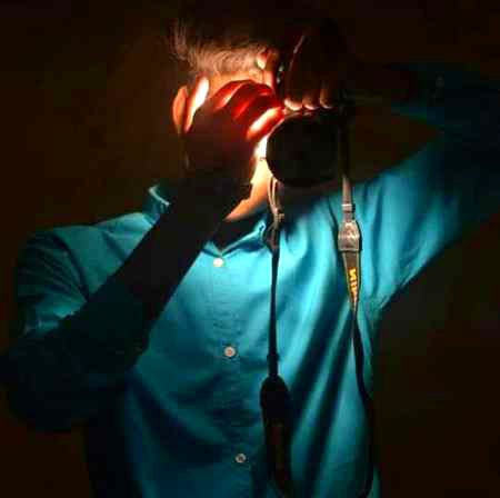 وہ میرے بالوں کو بگاڑتی رہتی ہے 🙄🙄😒
کہ کسی اور کو پسند نہ آجاؤں میں 😍🥰😘