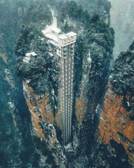 Bailong elevator in China, the tallest outdoor lift or elevator in the world. It’s 326m tall and can take people to the mountain peak in 2 minutes! 🤘🏽
