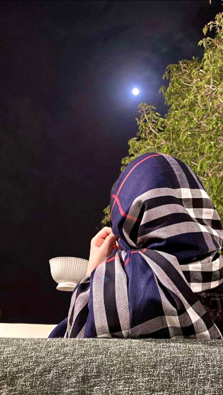 حلقۂِ احباب ہو یا پھر کوچۂِ جاناں
میں جس بھی جگہ رہی مسئلہ بنی رہی ...