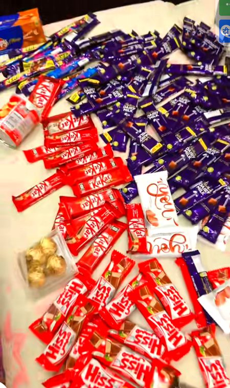 J chocolate ap sab follower ky lye...🍫🍫🍫🍫🍫🍫