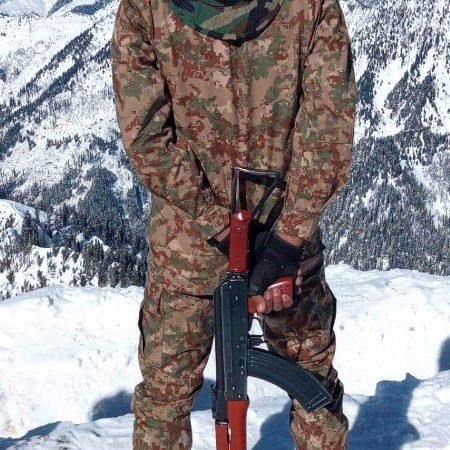 تم میرے تھے ہی نہیں
 اور میں تمھیں کھو نے کے غم میں مبتلا ہوں🥲💔