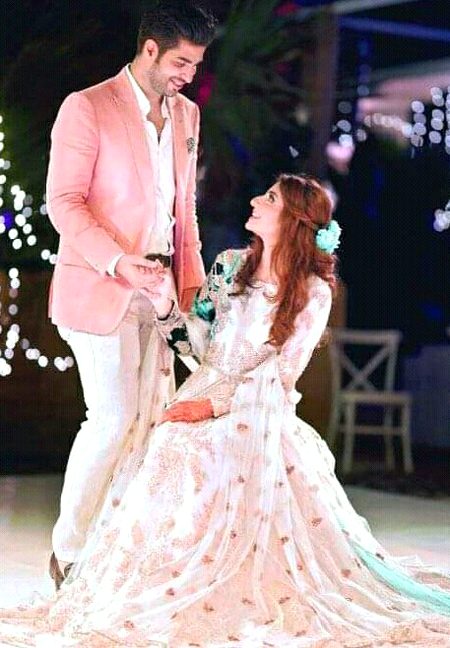 💞 محبت میں جھکنا ____ کــوئی عجیب بات نہیں 💞
.
💞 چمکتا سورج بھی تو ڈھـــل جاتا ہے چاند کے لیے 💞
