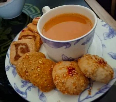 دنیا   حسد سے بھری ہوئی ہے ۔
بچاؤ کے لیے مسکراتے رہیے
خود میں مگن رہیے
 اورچائےپیجیۓ  ☕💖