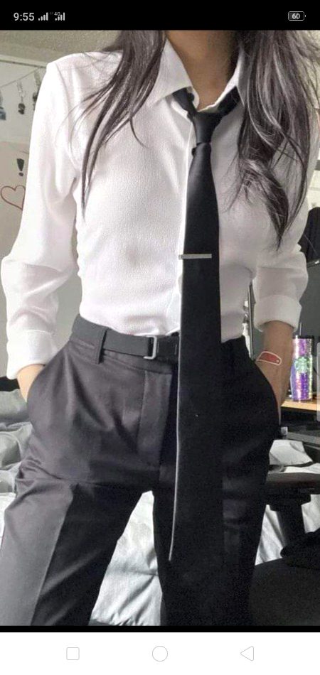 وہ بھی قسطوں میں دیکھاتا ہے ادائیں اپنے.
وہ بھی ہونے نہیں دیتا مجھے سارا پاگل🔥 Mahii 💔