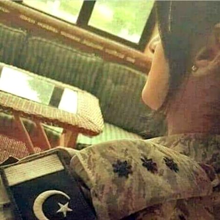 Koi itna bhi Intzr kra ta he Kya yar