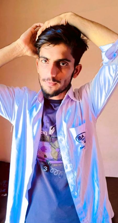 میرے اجداد عشق والے تھے 
میں محبت میں خاندانی ہوں
☕☕☕☕do you want my WhatsApp number