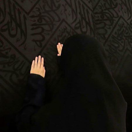 السلام علیکم ورحمتہ اللہ وبرکاتہ 
صبح بخیر الحمد اللہ رب العالمین  
خانۂ کعبہ کا دیدار اور حجرِ اسود کا بوسہ، اللہ تعالیٰ مجھے اور آپ سب کو بار بار نصیب فرمائے۔
آمین، یا ربّ العالمین! 🤲 ❤️