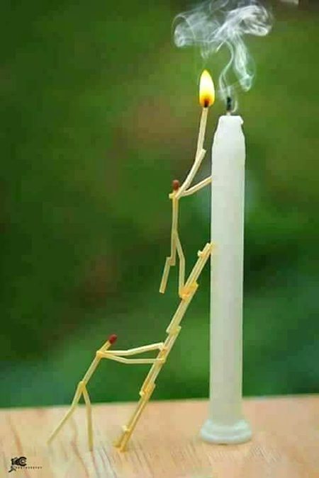 ﺳﺤﺮ ﮐﻮ ﮐﮭﻮﺝ ﭼﺮﺍﻏﻮﮞ ﭘﮧ ﺍﻧﺤﺼﺎﺭ ﻧﮧ ﮐﺮ
ﮨﻮﺍ ﺳﮯ ﺩﻭﺳﺘﯽ ﺭﮐﮫ  ﺍﺱ ﮐﺎ ﺍﻋﺘﺒﺎﺭ ﻧﮧ ﮐﺮ