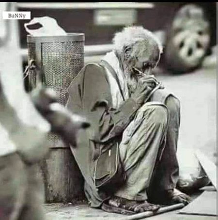 موبائلوں کے دور کے عاشق کو کیا پتا
رکھتے تھے کیسے خط میں کلیجہ نکال کر