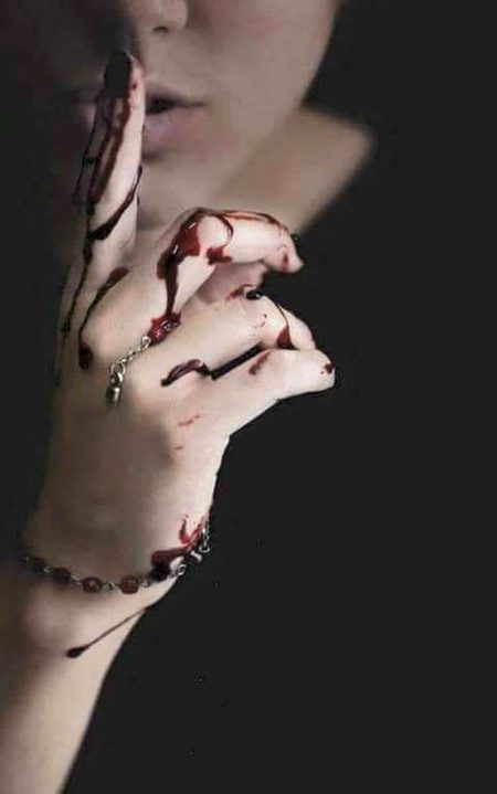 :کسی کو یہ احساس نہ ہونے دیں
 کہ آپ ان پر مرتے ہیں ورنہ....!
یقین رکھیں،،اپ پل پل مریں گیں 
*