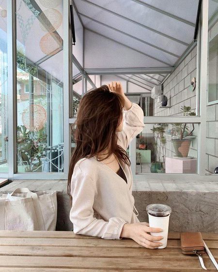 تربیت ایسی ہوئی ہے کہ دل سے اترے ہوئے لوگوں سے بھی تمیز سے بات کرتے ہیں 🤧