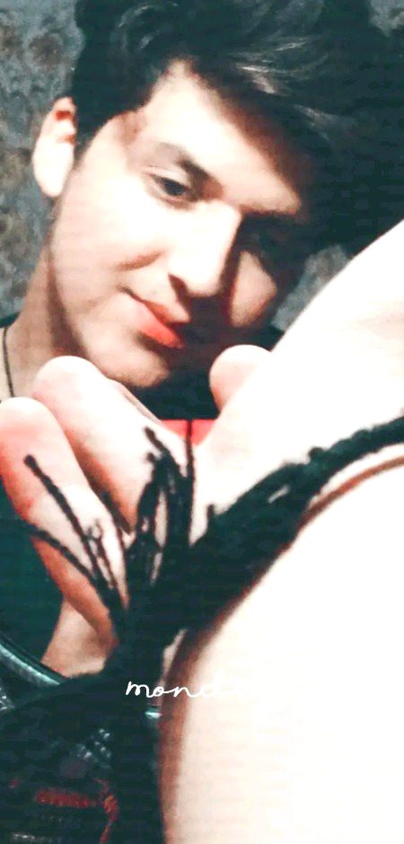 *" سب کو خوش رکھتے رکھتے آخر میں ہم خود کو ہی کھو بیٹھتے ہیں! ۔"*💔🙂