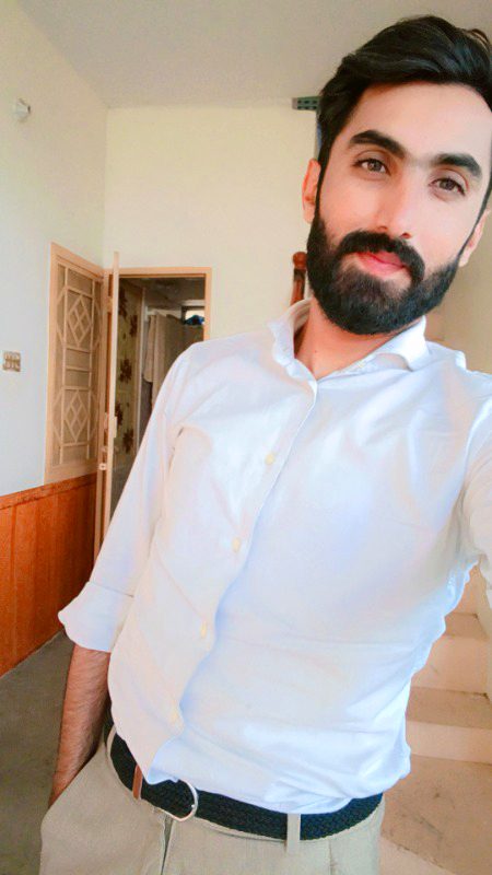 "لوٹ کر یادیں آتی ہیں، وقت نہیں۔"