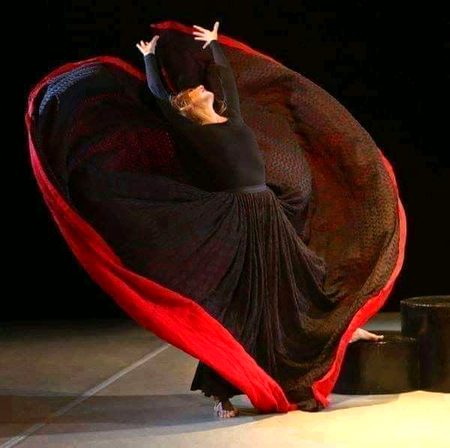 وہ بھول بھٹک کے ھار گٸ
ہر بار تمہارا نام لیا
اس عشق کی کملی جوگن کے
ھر قصے کا عُنوان پِیا 🔥