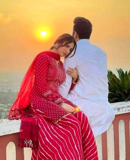 کوئی تو نام ہو گا یار انوکھے اِس تعلق کا.
 اُسے میں کھو نہیں سکتا اُسے میں پا نہیں سکتا .
بھلا کیسے بتاؤں دُکھ کسی متروک گملے کا.
جسے پانی نہیں مِلتا جو پانی لا نہیں سکتا
عجب دیوار حائل ہے ہمارے درمیاں عابی.
اِدھر وہ آ نہیں سکتا اُدھر میں جا نہیں سکتا🔥 Mahii 💔