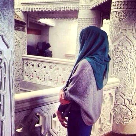 "میں تو اس واسطے چپ ہوں کہ تماشا نہ بنے
تو سمجھتا ہے، مجھے تجھ سے گِلا کچھ بھی نہیں"
#__Nimii 🖤 _^_ 🥀