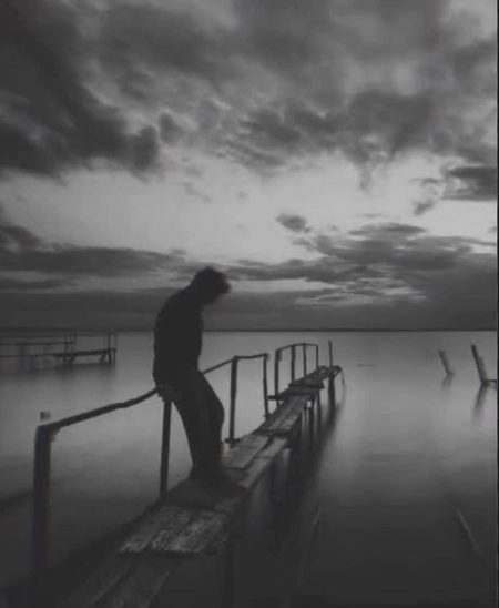 اتنی شدت سے اُسے رات پکارا کہ وہ شخص_❤
خواب کی حد سے نکل کر مجھ سے ملنے آیا_🌹