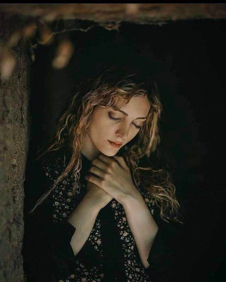 ہائے وہ لوگ کس کرب سے گزرے ہوں گے.. 
جن کے ہمدرد اپنے وعدوں سے مُکرے ہوں گے💔Unzii🥀