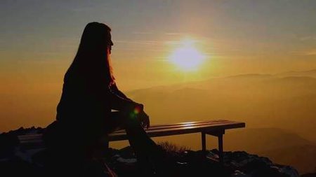 تجھ کواحساس کیوں نہـیں ہوتا
چــاہتیں کِس قدر ضروری ہیں 
آؤ دو چــار مِل کے پوری کریں 
خــواہشیں سینکڑوں ادُھوری ہیں