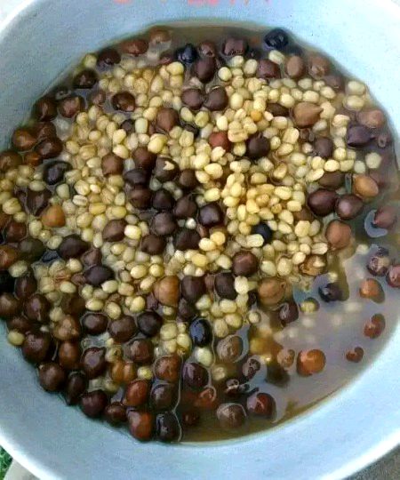 مشکل وقتوں کی خوبصورتی یہ ہے ،کہ جھوٹی روحیں تمہارے قریب نہیں ٹھرتیں۔.e2