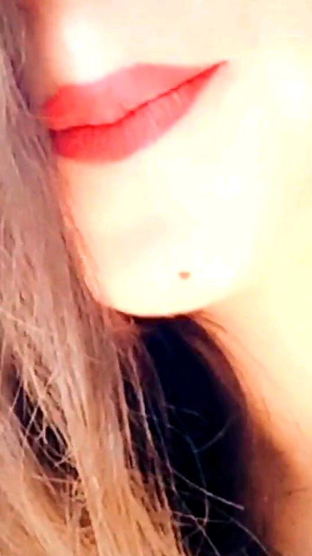 میری محبت میں اور تیری فطرت میں فرق صرف اتنا ہے تیرا غرور نہیں جاتا، اور مجھے جھکنا نہیں آتا
🔥👑